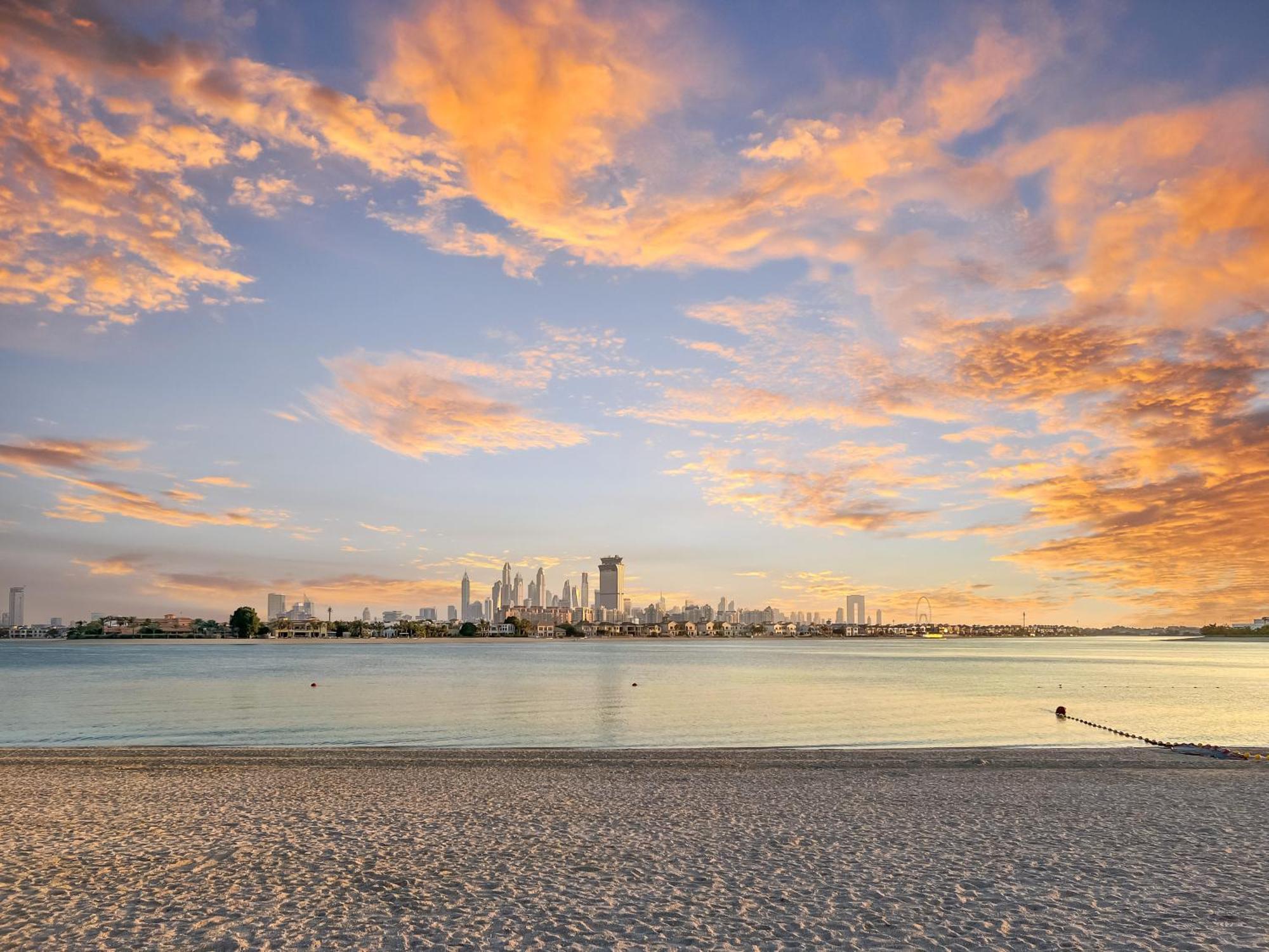 Appartement Fam Living - Private Beach Escapes In Palm Jumeirah à Dubaï Extérieur photo